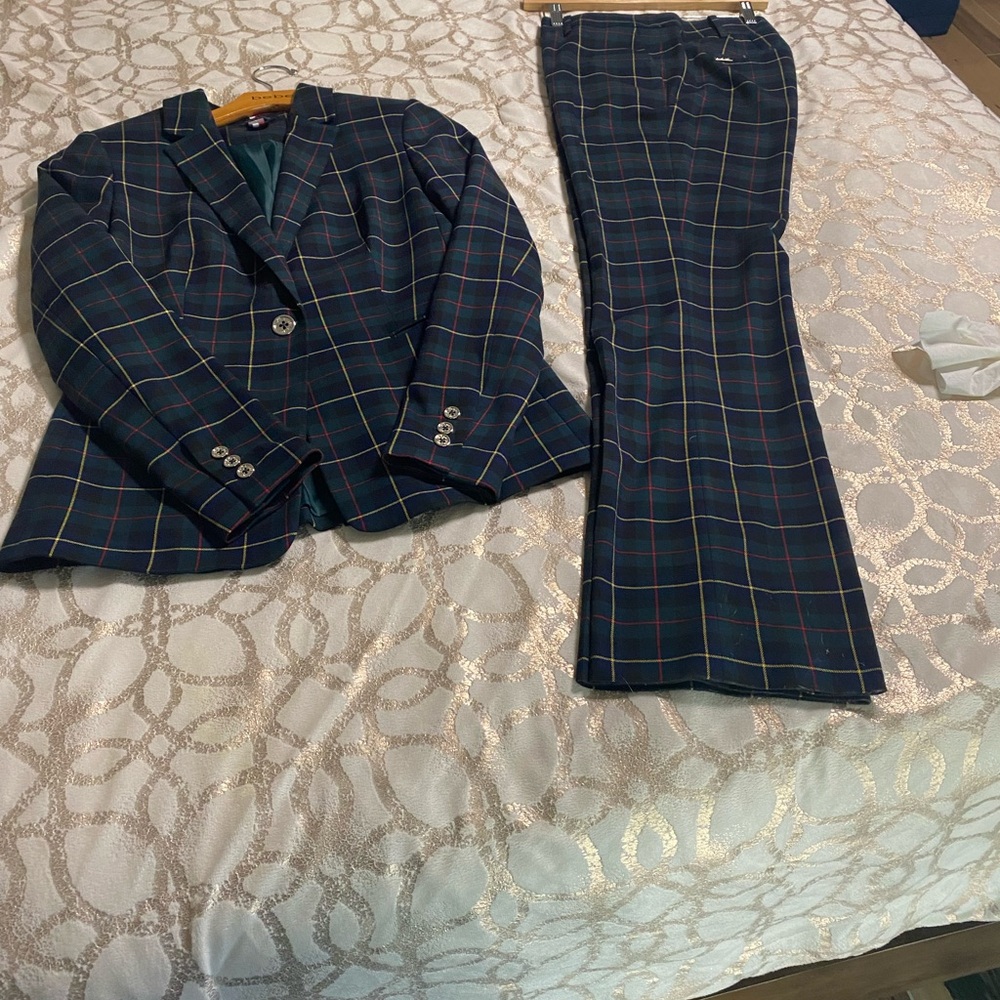 Woman Navy Checkered Suit. New never worn. Being sold as a set!